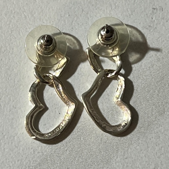 Elegant Silver Heart Earrings - Picture 6 of 11